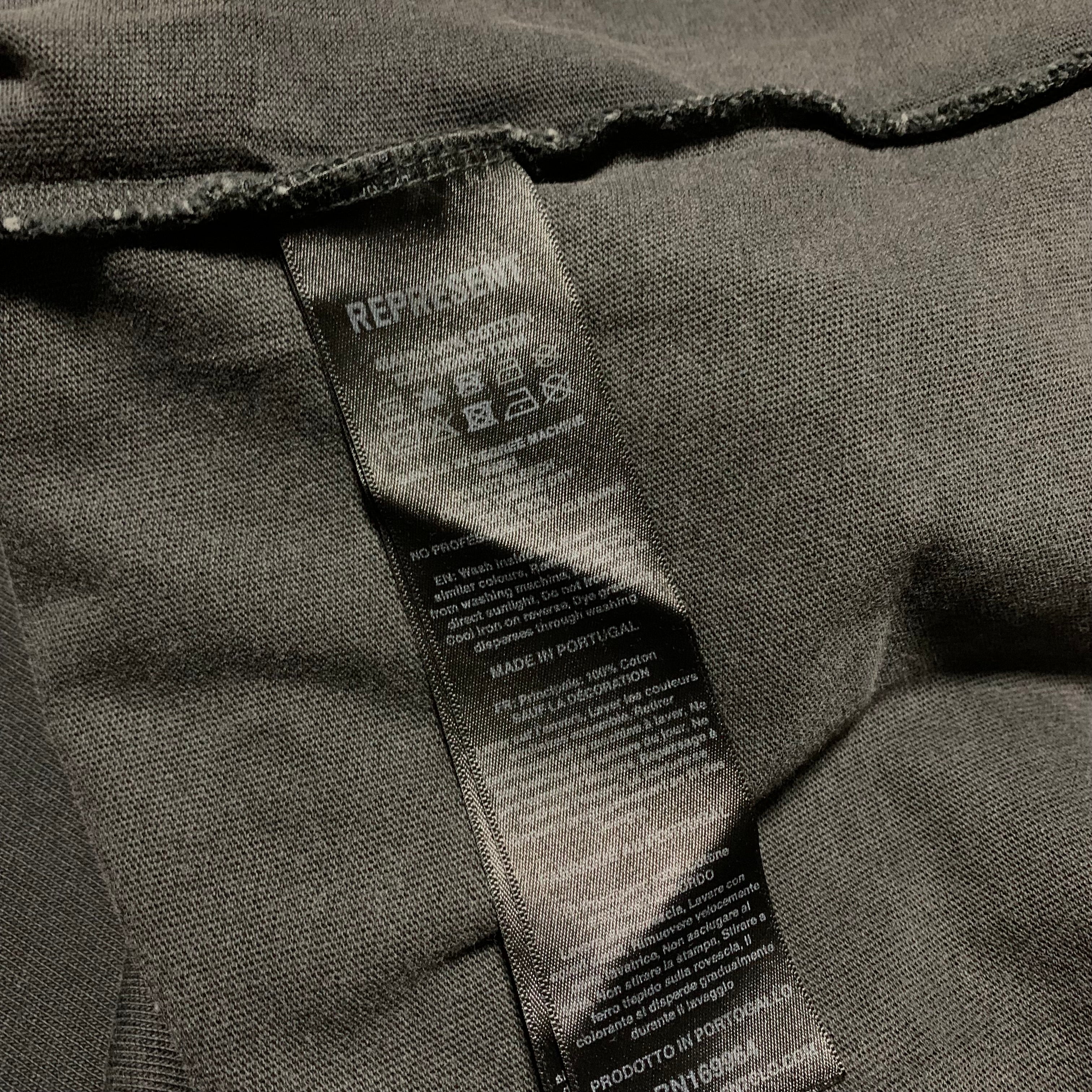 Represent Medium Shark Vintage Black Tee Only The Strong Survive