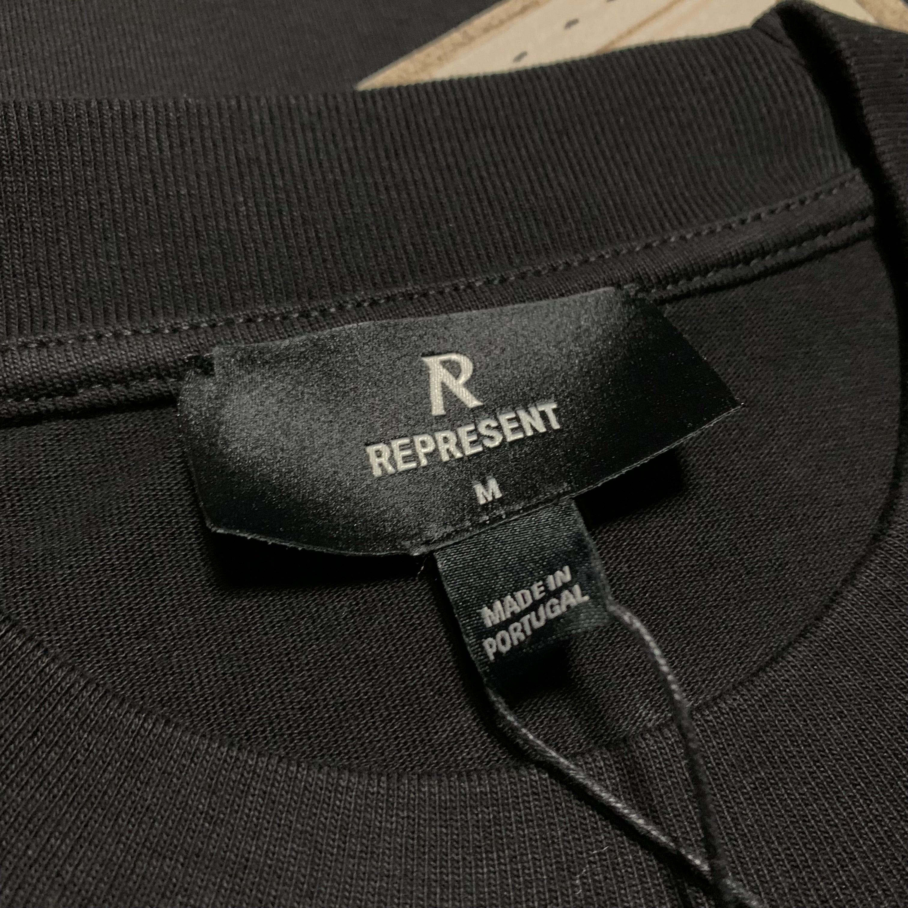 Represent Medium Luggage Tag Jet Black Tee