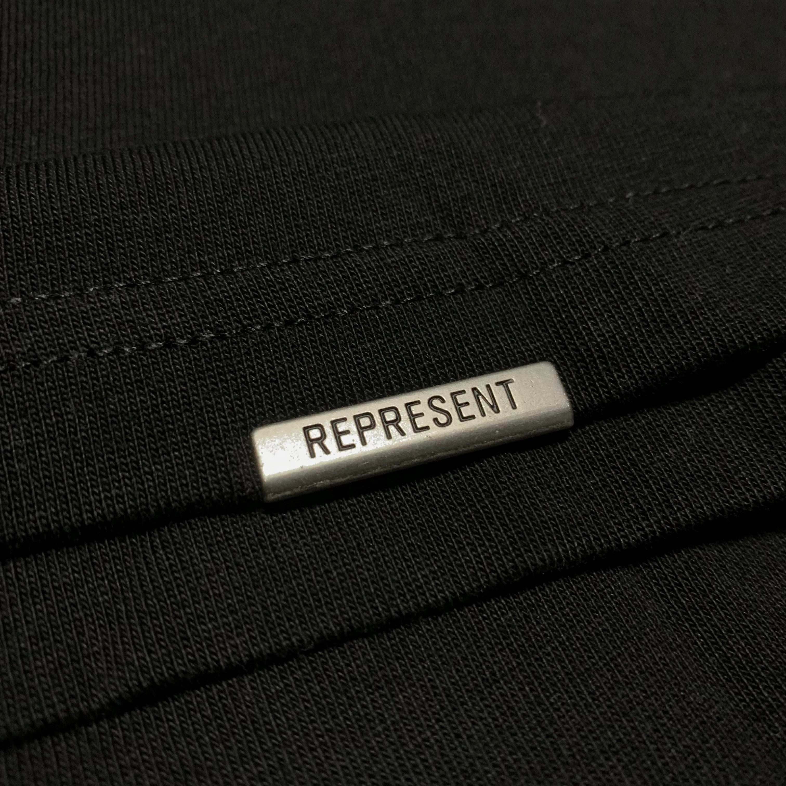 Represent Medium Luggage Tag Jet Black Tee