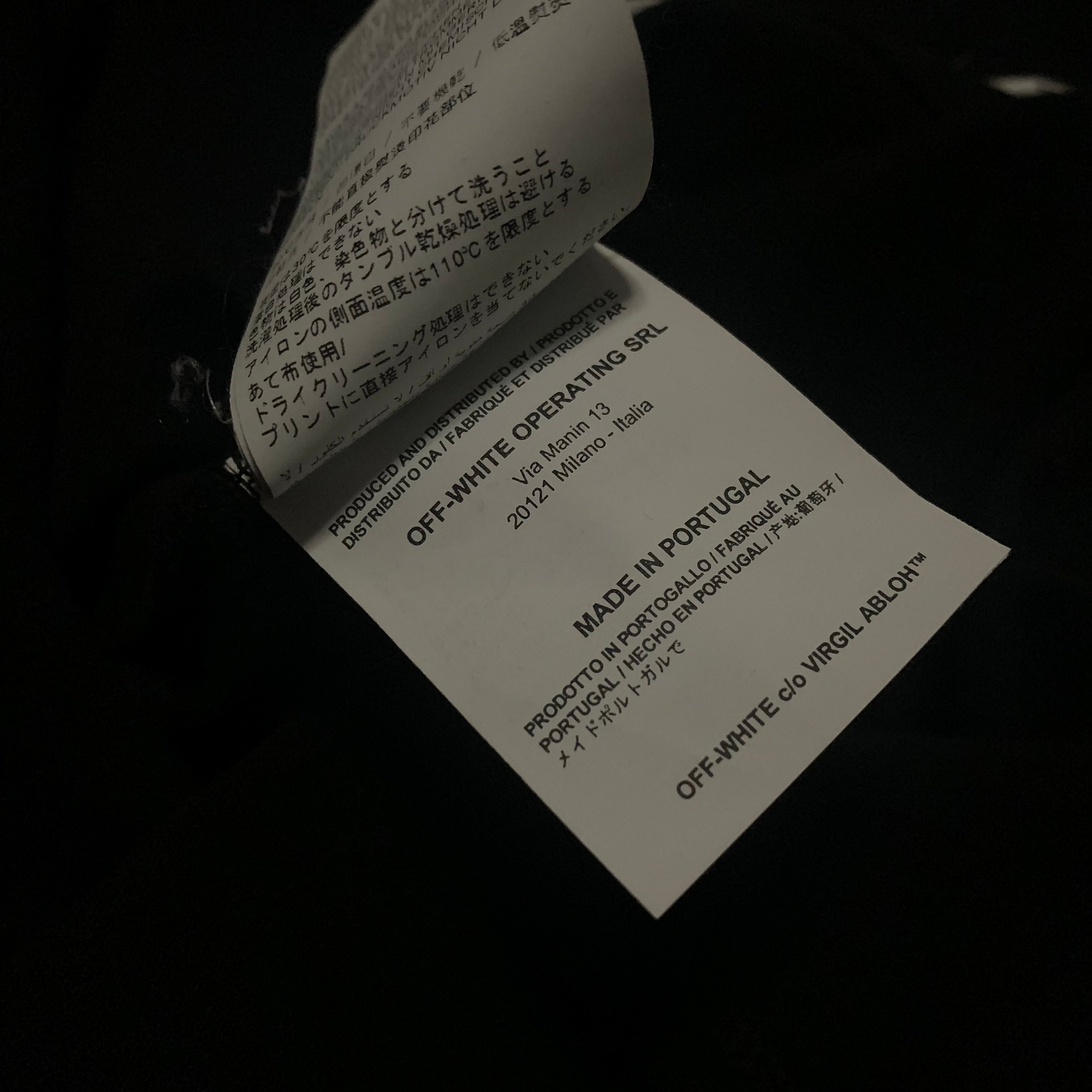 Off White XS Manchester Black Tee Virgil Abloh Selfridges Exclusive 2018 (OMAA032S18185117)