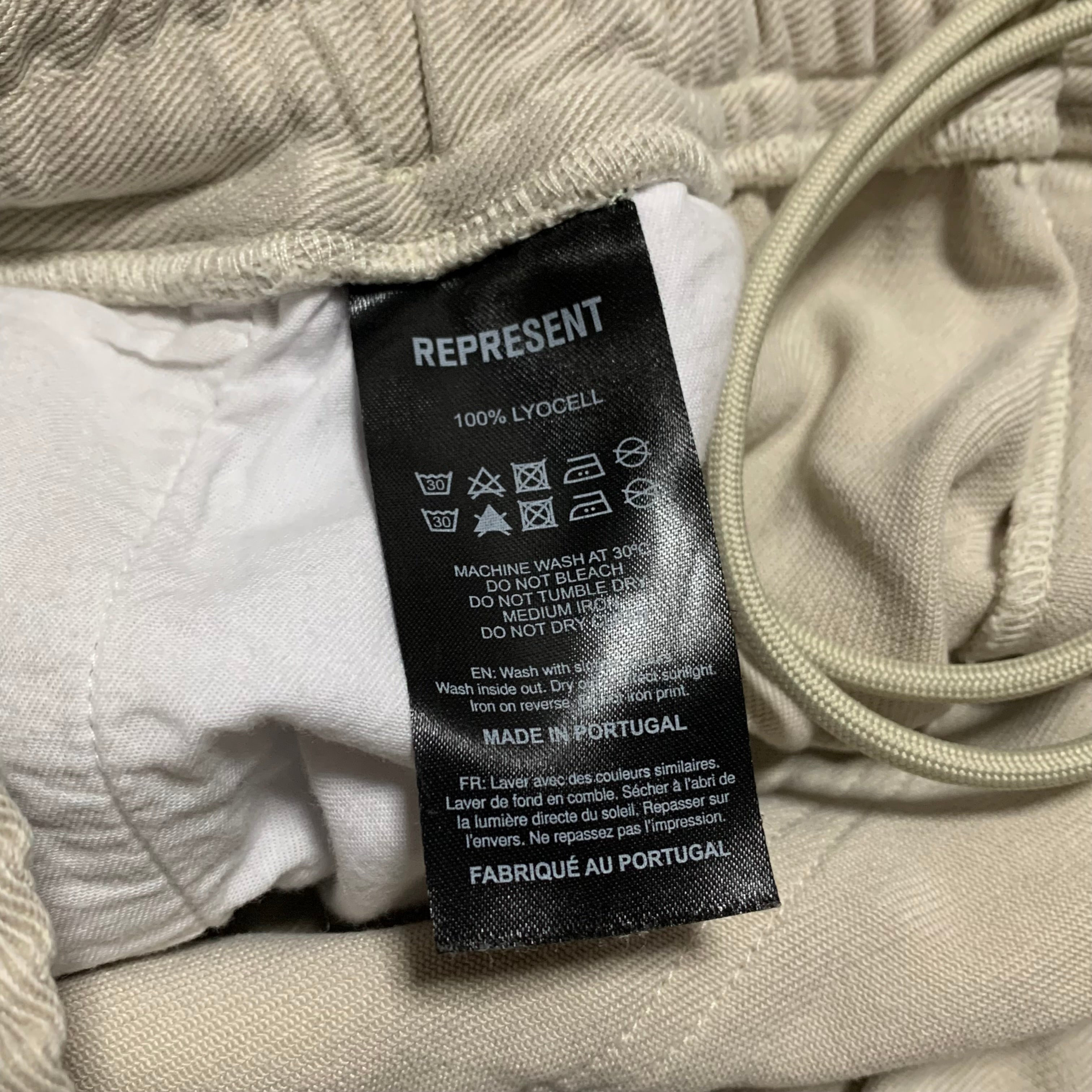 Represent Large Shorts Icarus Off White Bottoms