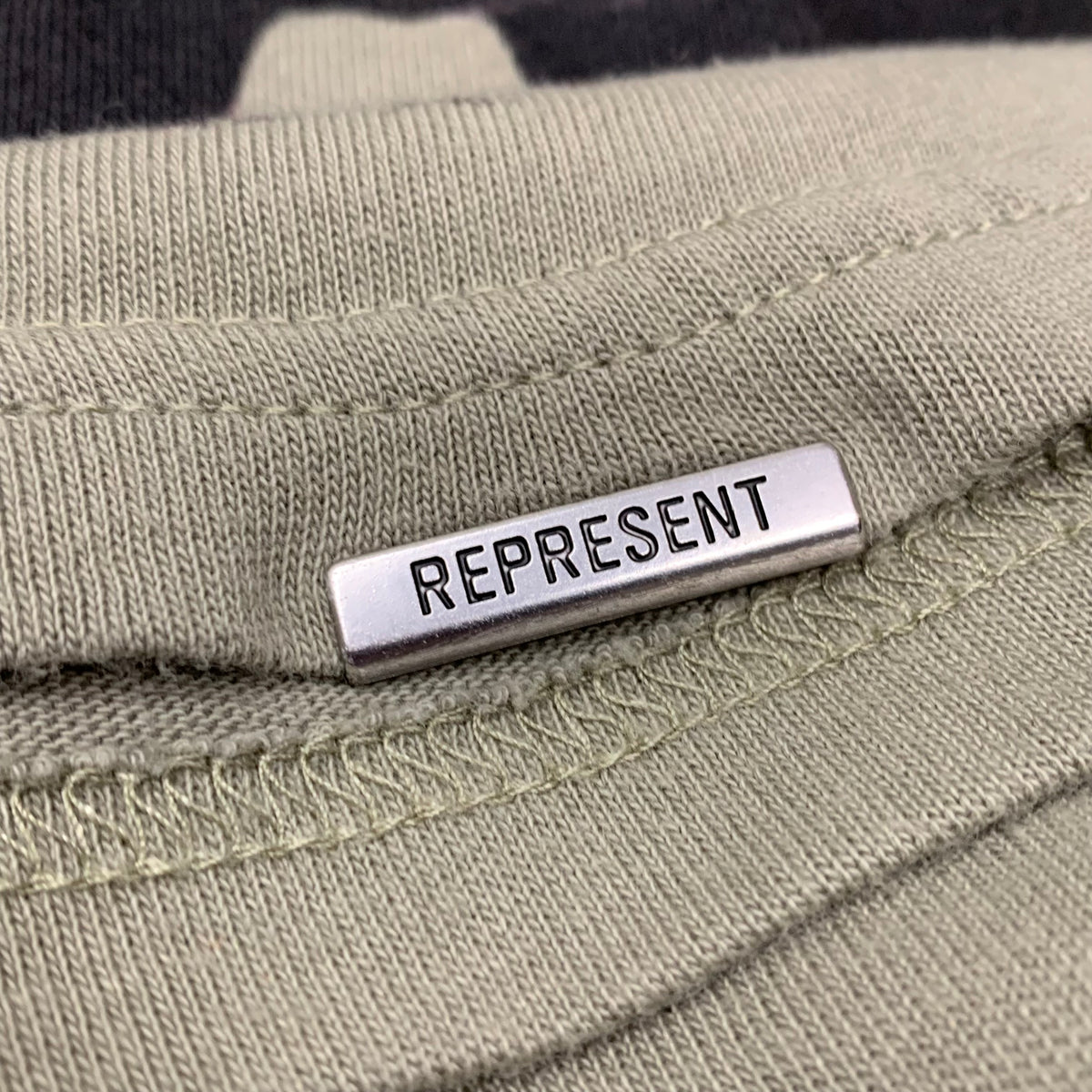 Represent Medium Tee Thoroughbred Dog Green T-Shirt
