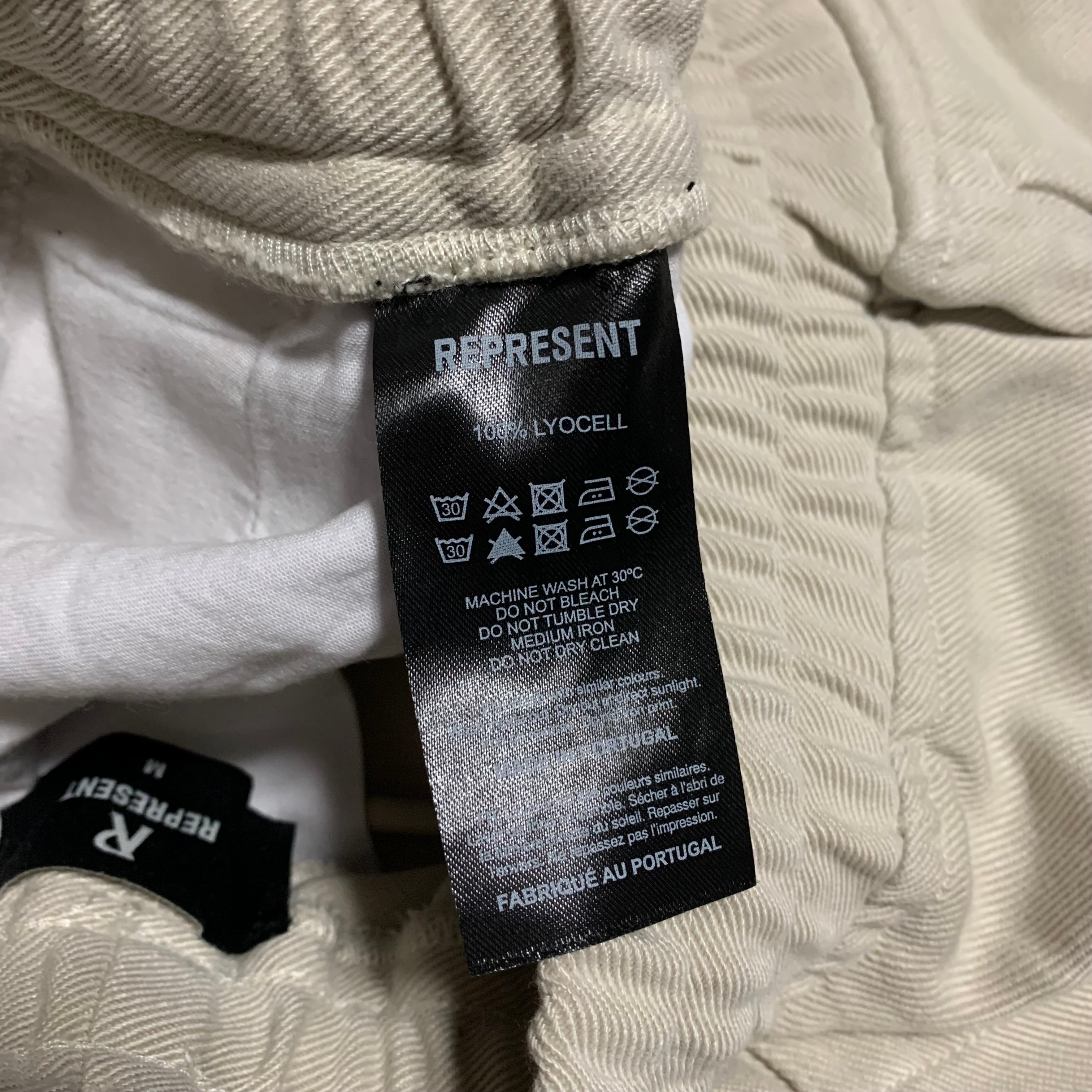 Represent Medium Shorts Icarus Off White Bottoms