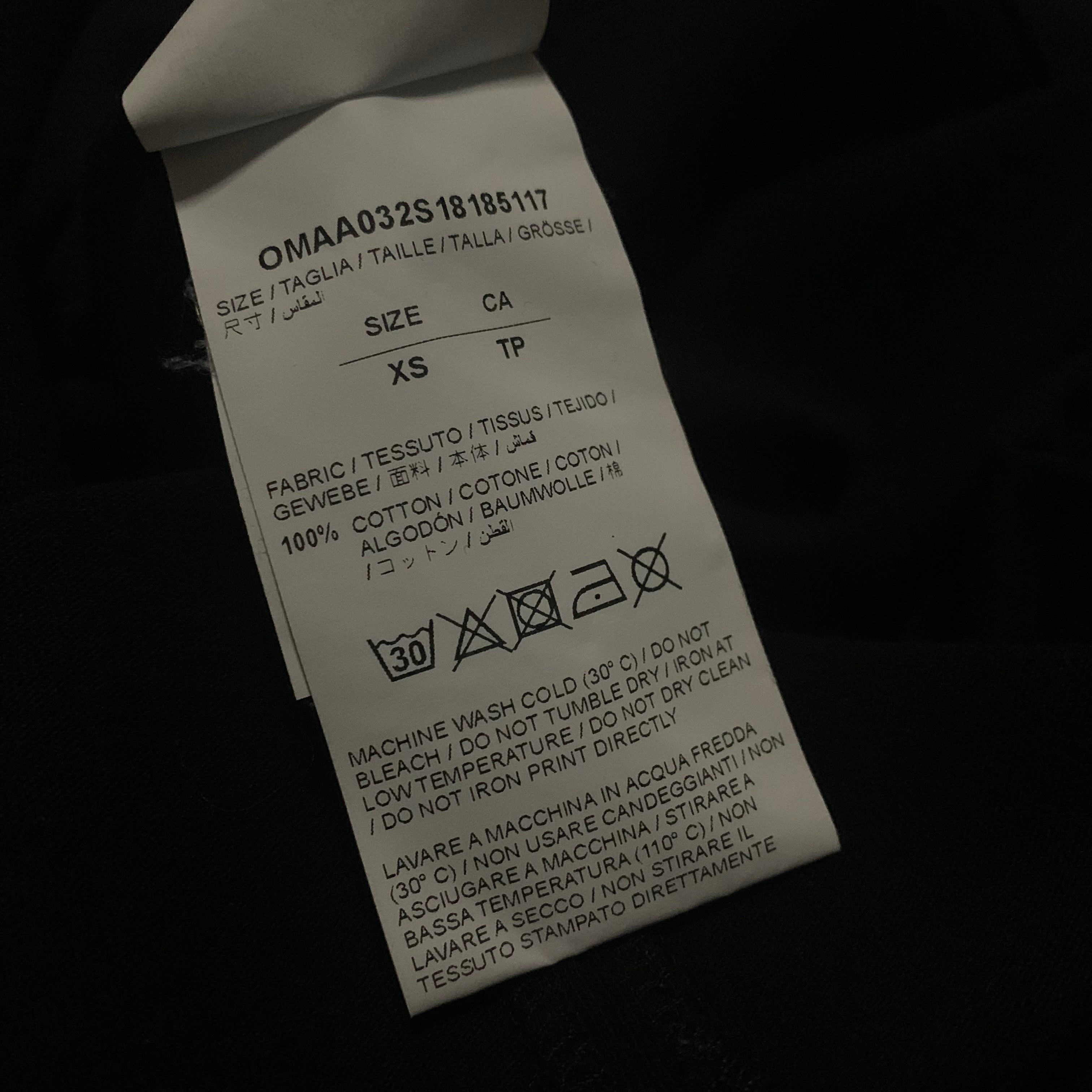 Off White XS Manchester Black Tee Virgil Abloh Selfridges Exclusive 2018 (OMAA032S18185117)