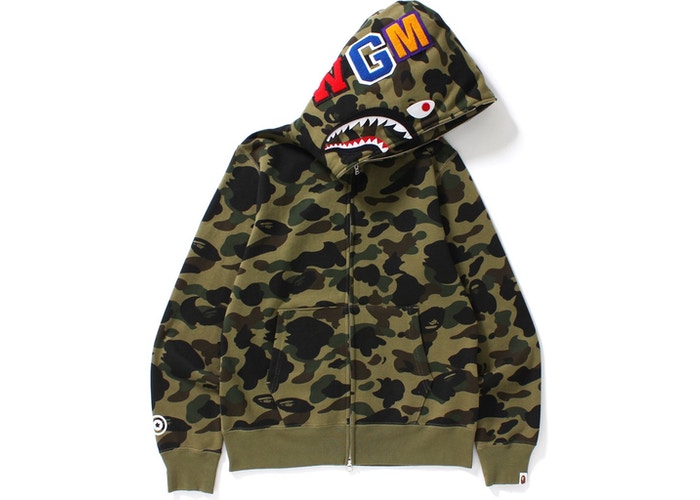 Hoodies & Pullovers