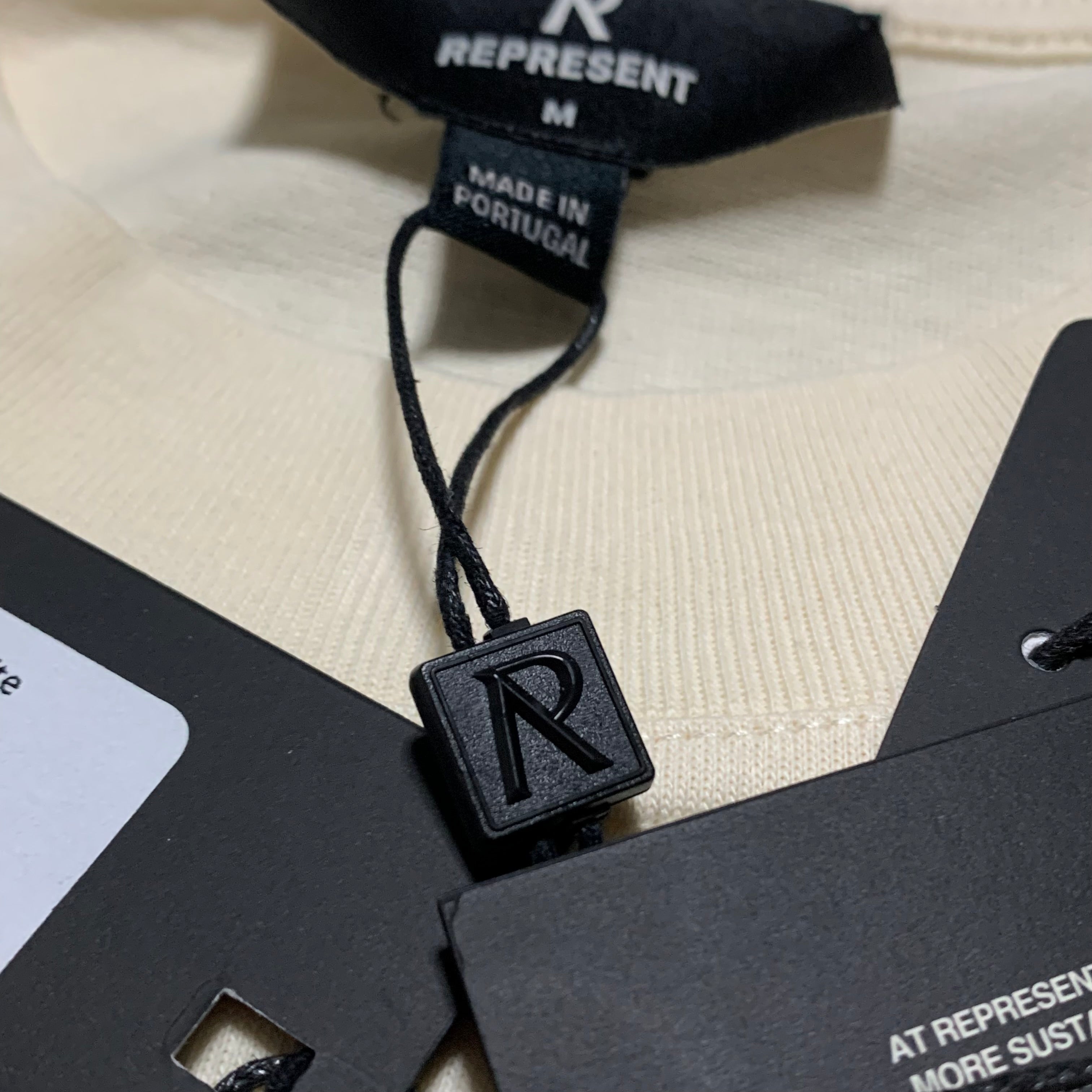 Represent Medium Luggage Tag Antique White Tee