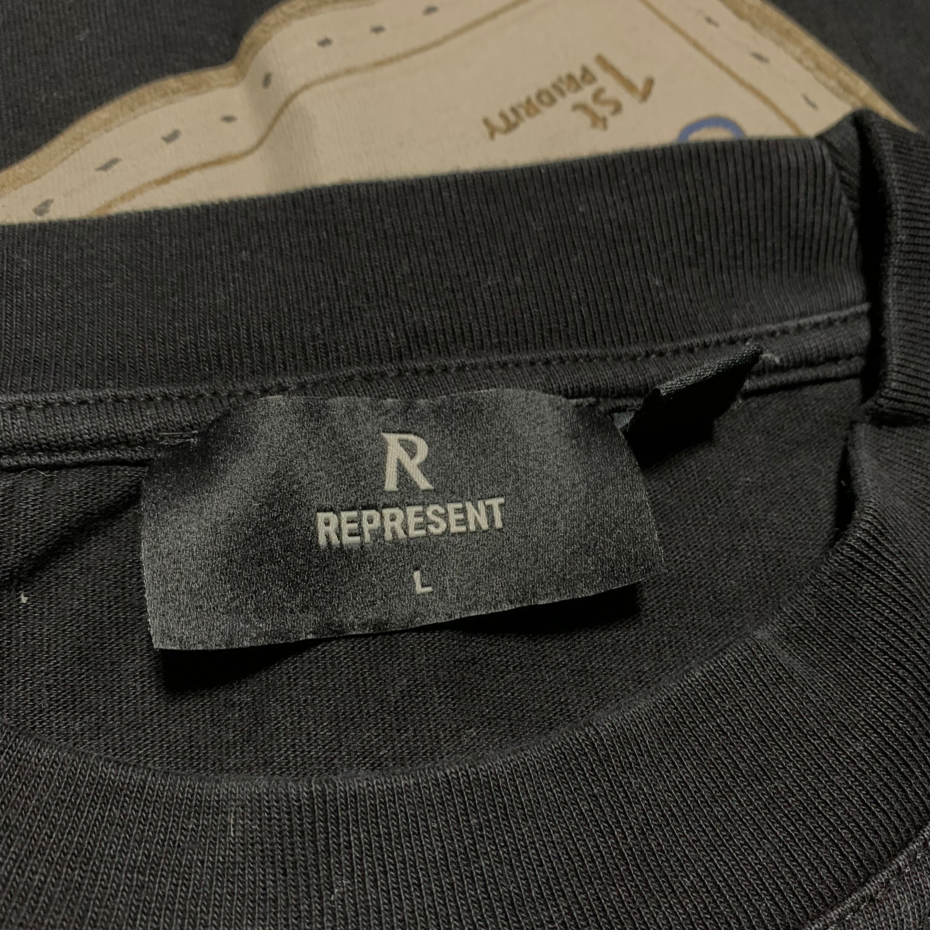 Represent Large Luggage Tag Black Tee